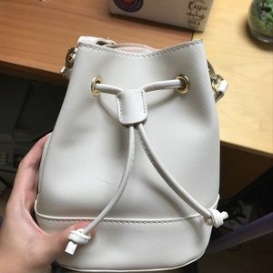 White/Cream Crossbody-bag